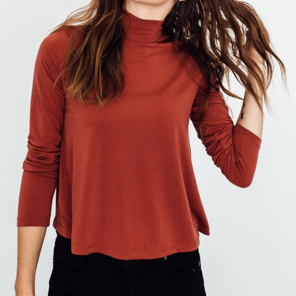 Boxy cropped turtleneck